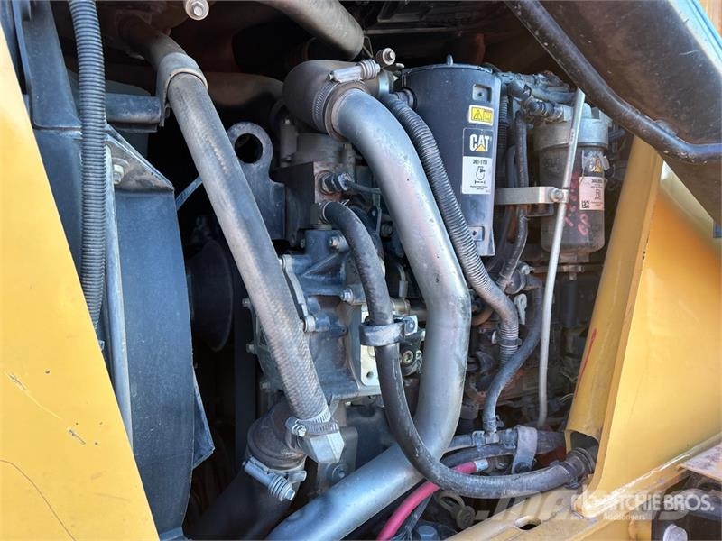 CAT 416F2 لوادر ذات جرافات عكسية
