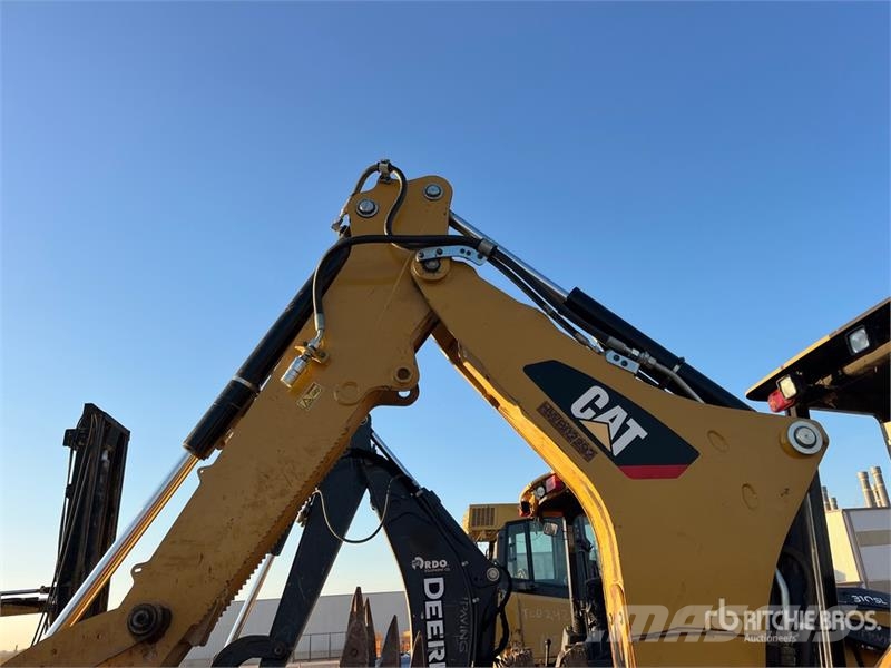 CAT 416F2 لوادر ذات جرافات عكسية