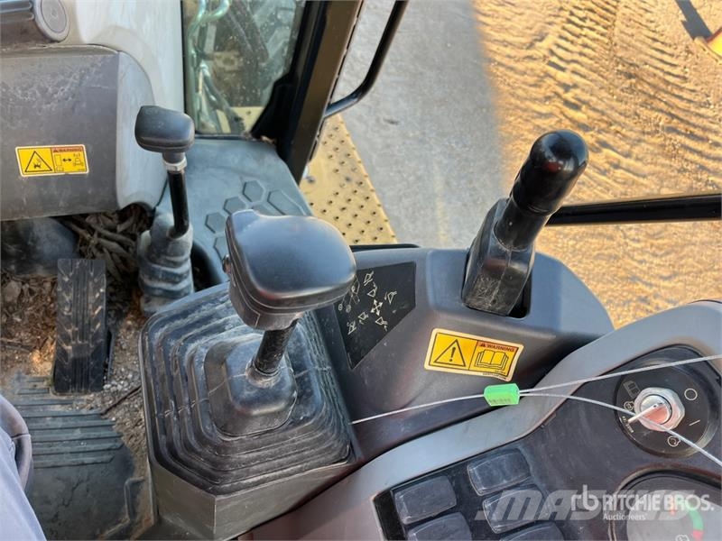 CAT 416F2 لوادر ذات جرافات عكسية