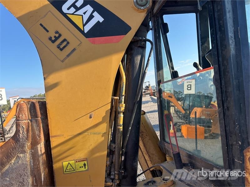CAT 420 Ekskavatori-iekrāvēji