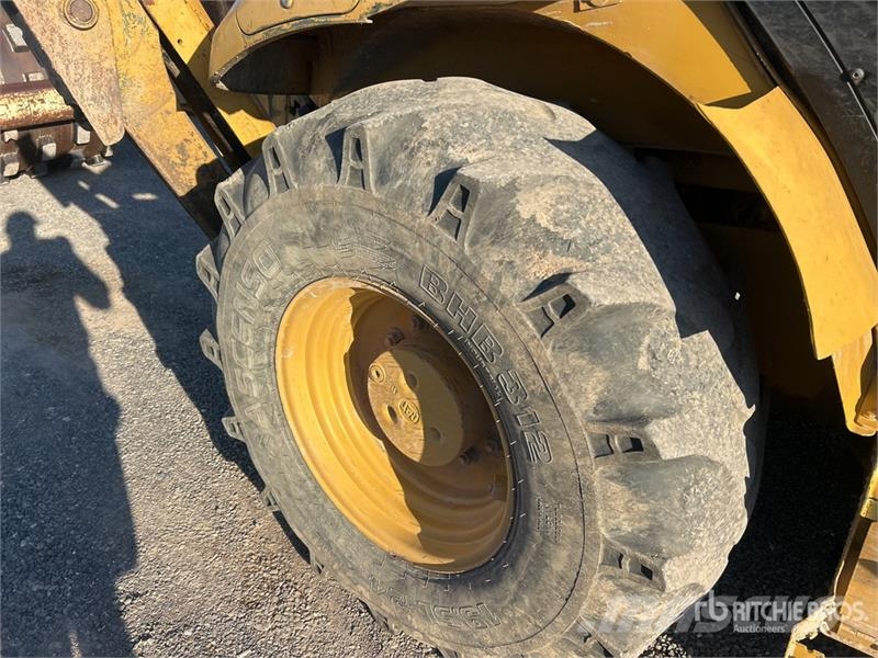 CAT 420 Ekskavatori-iekrāvēji