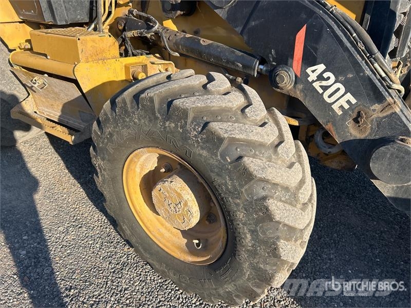 CAT 420 Ekskavatori-iekrāvēji