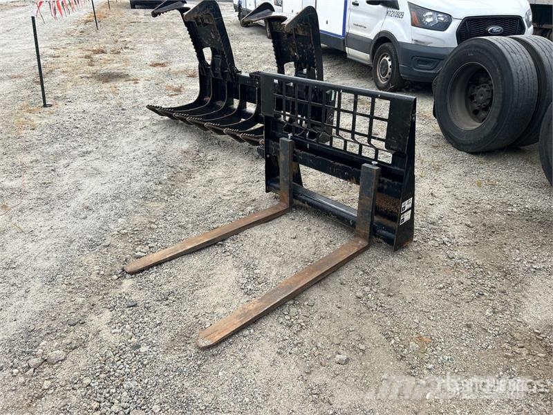 CAT 48 in Skid Steer Forks Vilice