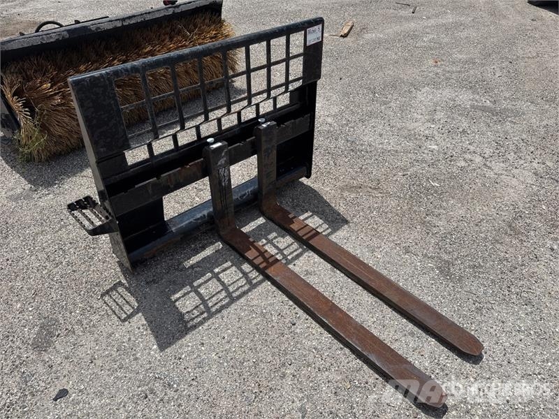 CAT 48 in Skid Steer Forks Δικράνες