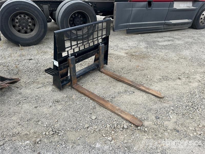 CAT 48 in Skid Steer Forks Vilice