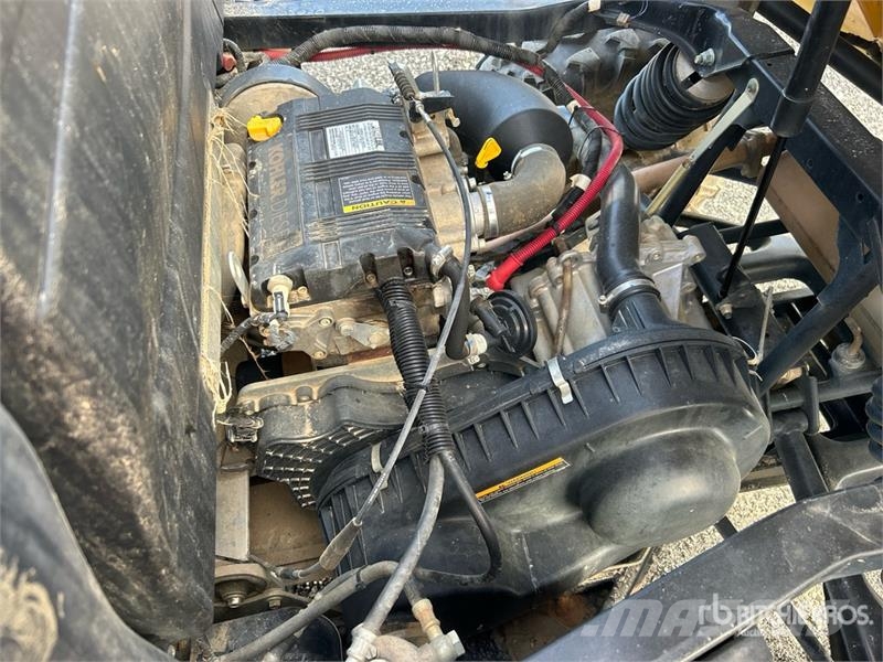 CAT 4x4 Utility Vehicle ماكينات منفعة عامة