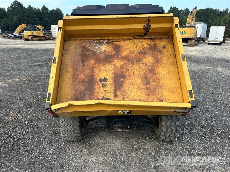 CAT 4x4 Utility Vehicle ماكينات منفعة عامة