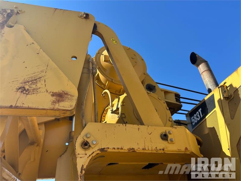 CAT 583T Csőfektető dózerek