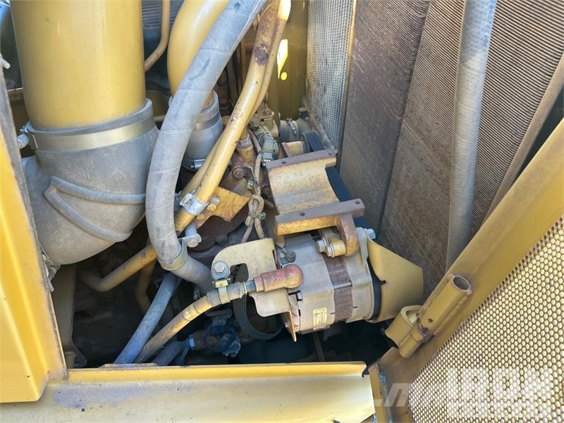 CAT 583T Csőfektető dózerek
