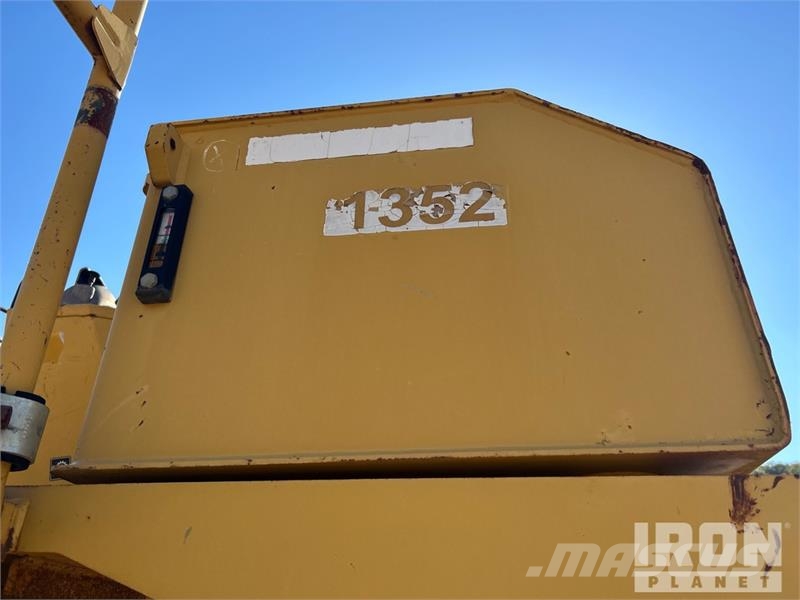 CAT 583T Csőfektető dózerek