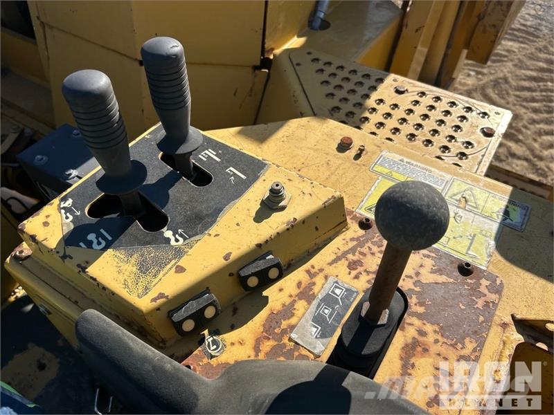 CAT 583T Csőfektető dózerek
