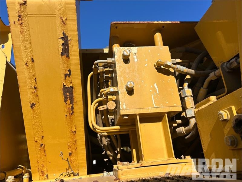 CAT 583T Csőfektető dózerek