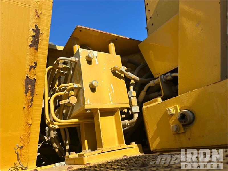 CAT 583T Csőfektető dózerek