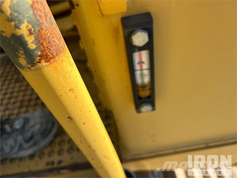 CAT 583T Csőfektető dózerek