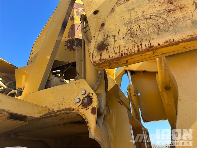 CAT 583T Csőfektető dózerek