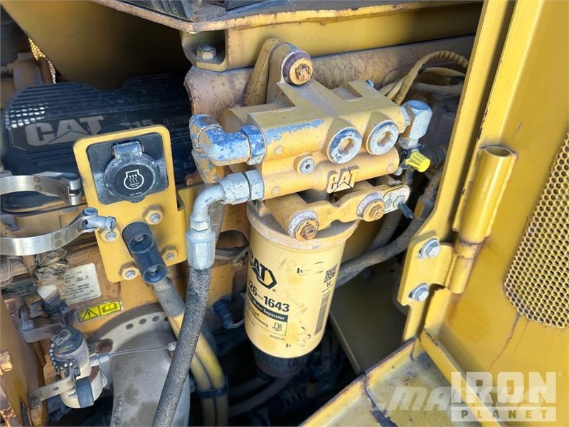 CAT 583T Csőfektető dózerek