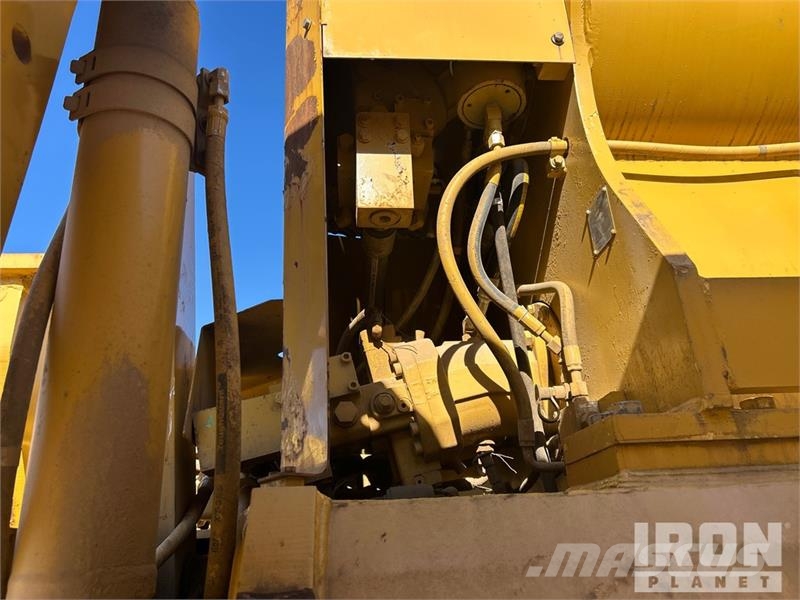 CAT 583T Csőfektető dózerek