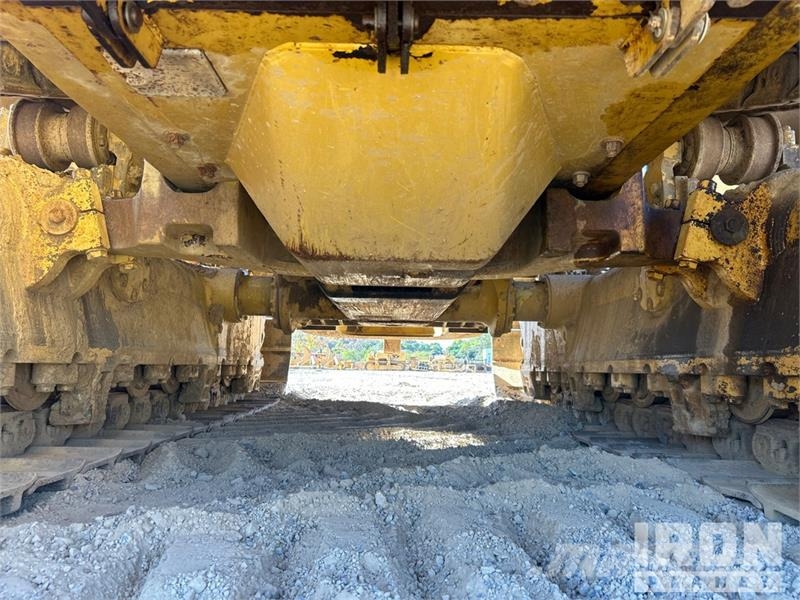 CAT 583T Csőfektető dózerek
