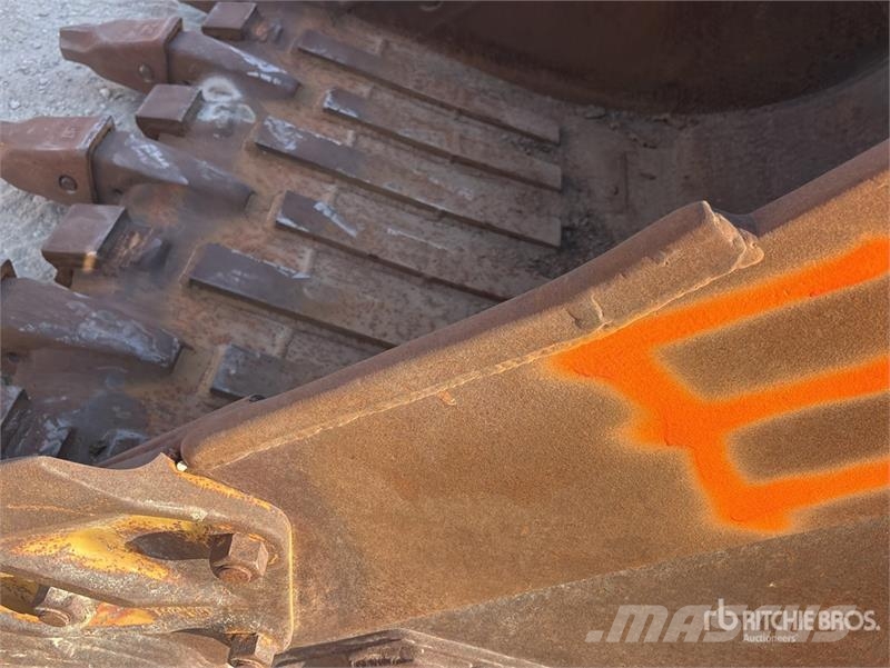 CAT 60 in Digging Excavator Bucket Kopad