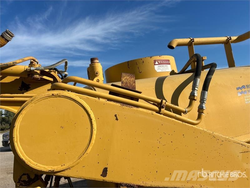 CAT 613C 4500 gal 4x4 Water Wagon 水車