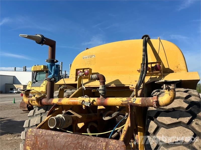 CAT 613C 4500 gal 4x4 Water Wagon 水車