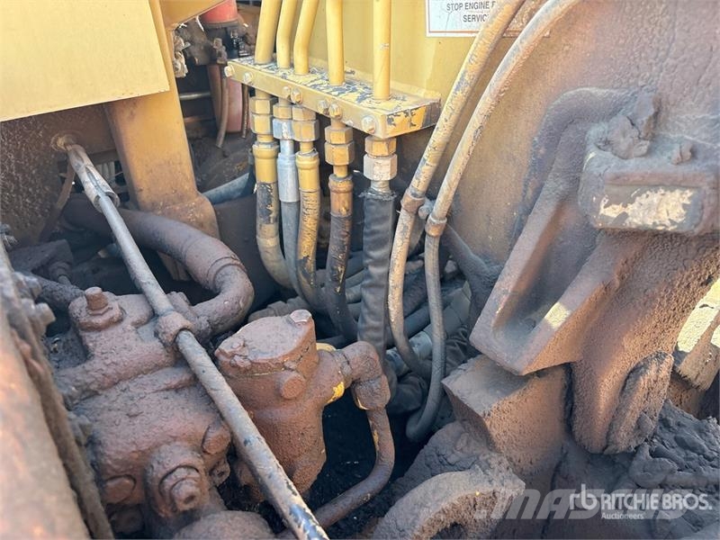 CAT 613C Motor Scraper كاشطات