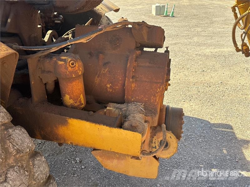 CAT 613C Motor Scraper كاشطات