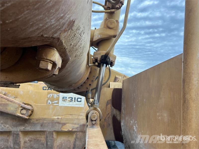 CAT 631C Strgalci