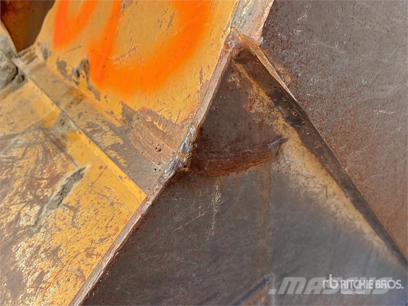 CAT 66 in Digging Excavator Bucket Kopad