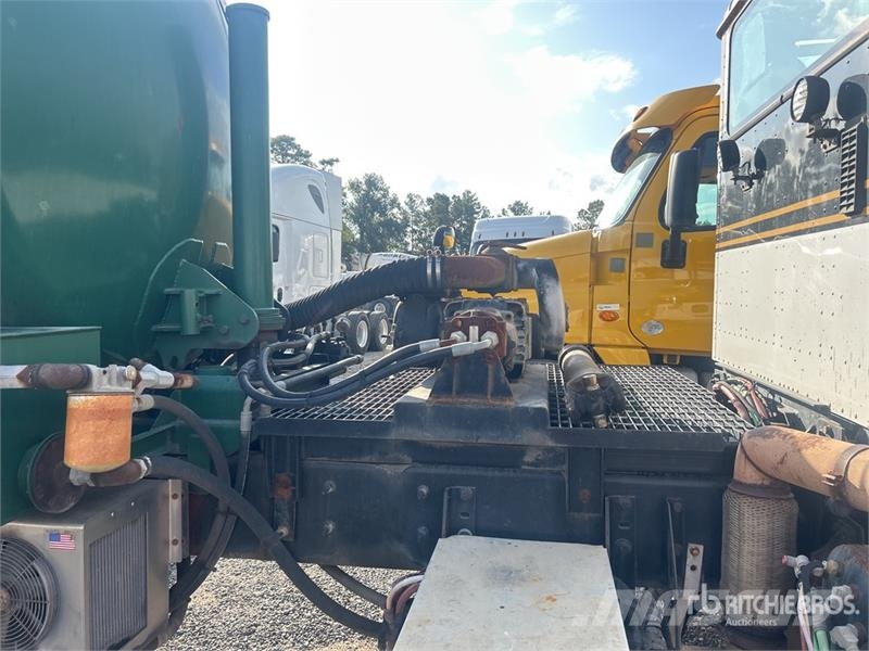 CAT 660S 6x4 Vacuum Tanker Truck コンバイン／バキュームトラック