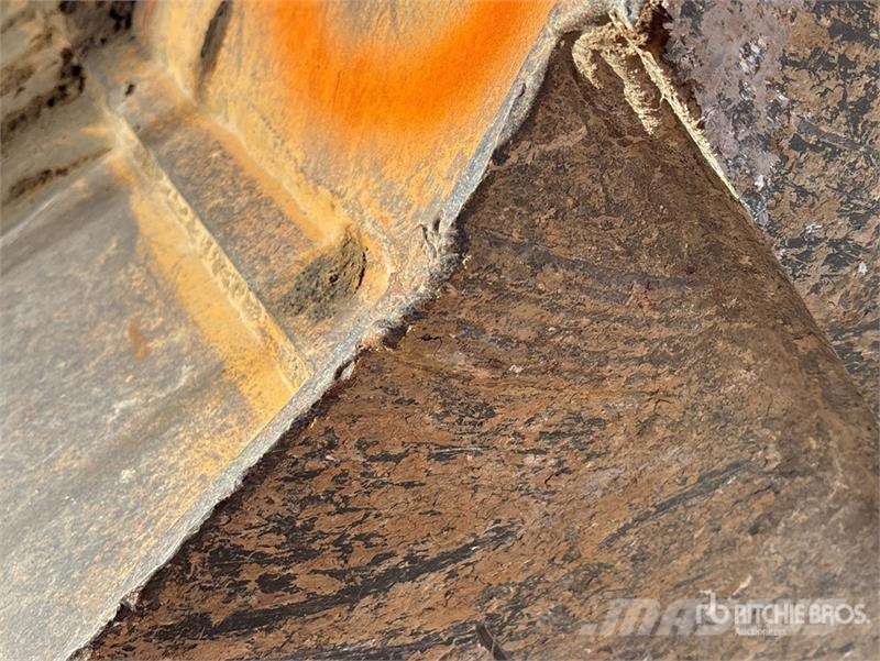 CAT 72 in Digging Excavator Bucket Кофи
