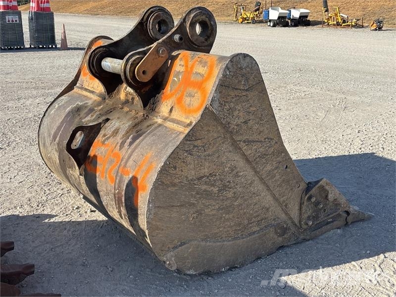 CAT 72 in Digging Excavator Bucket Кофи