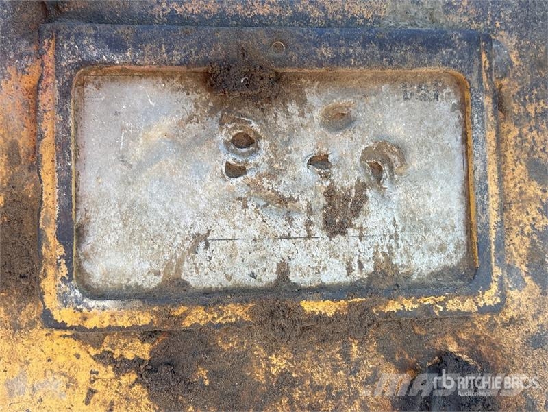 CAT 72 in Digging Excavator Bucket Кофи