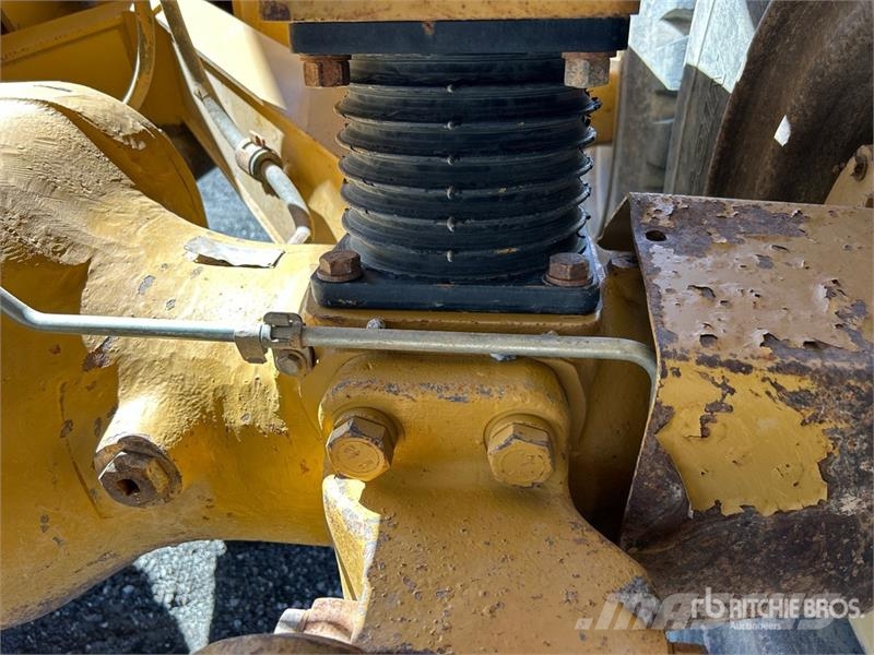 CAT 725 Zglobni demperji