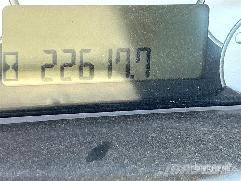 CAT 725 Zglobni demperji