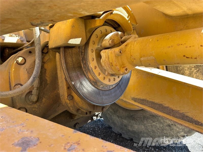 CAT 725 Zglobni demperji