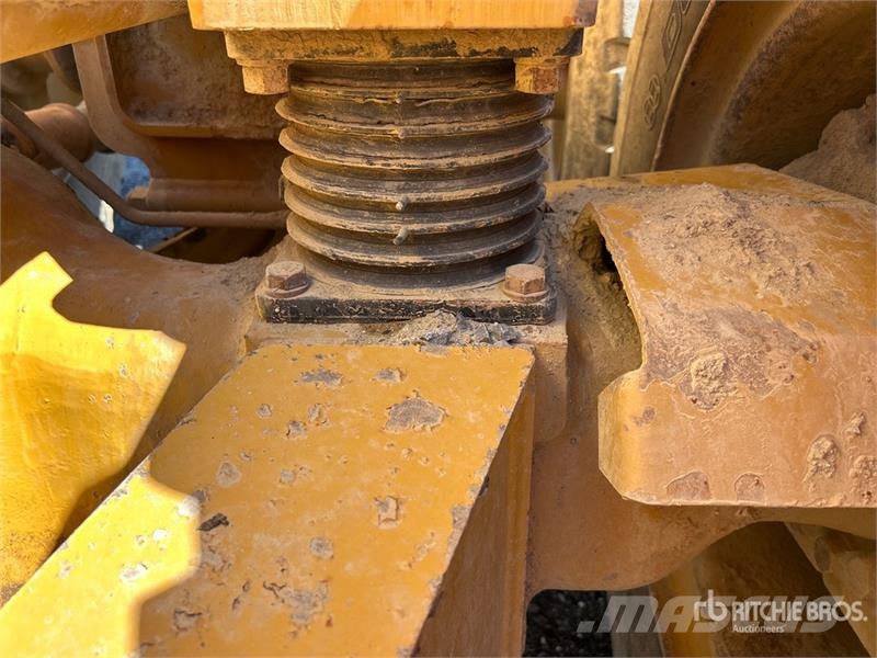 CAT 725 Zglobni demperji