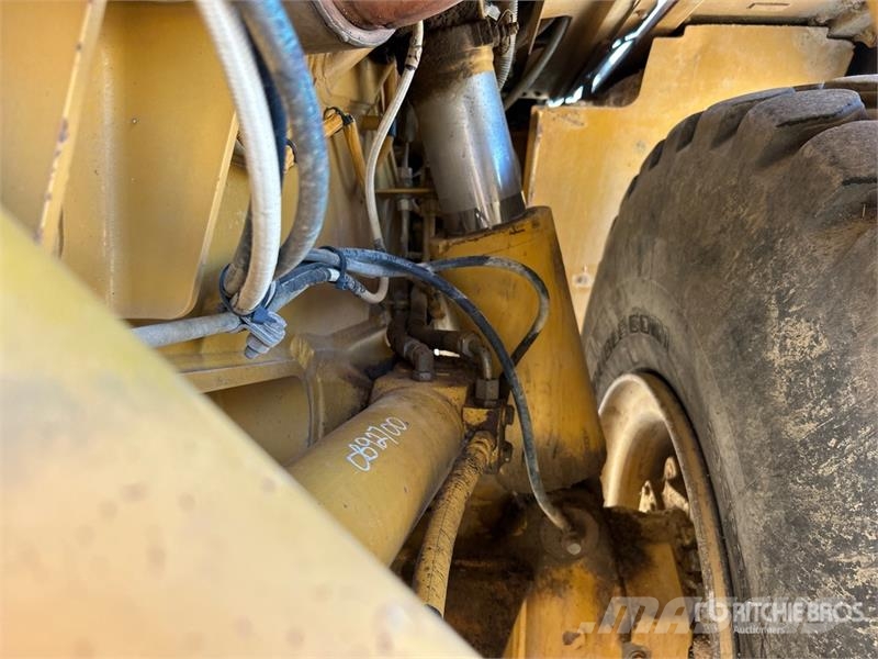 CAT 725 Zglobni demperji