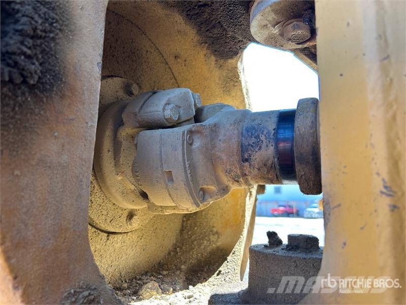 CAT 725 Zglobni demperji