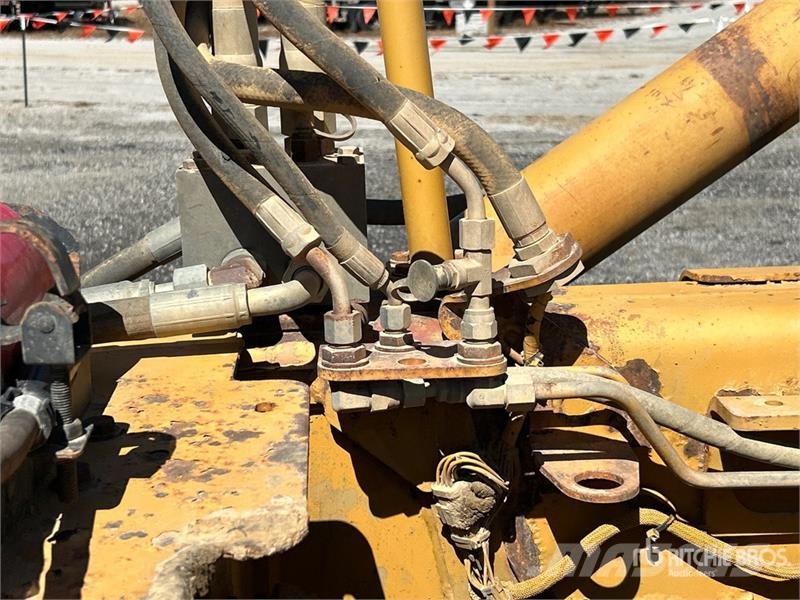 CAT 725 Zglobni demperji