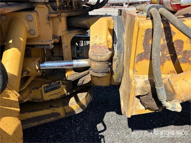 CAT 725 Zglobni demperji