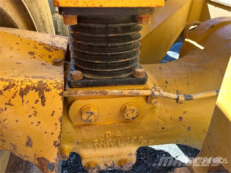 CAT 725 Zglobni demperji