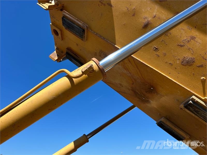 CAT 725 Zglobni demperji