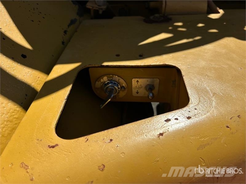 CAT 725 Zglobni demperji