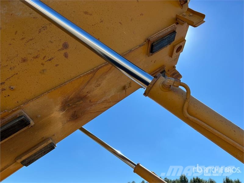 CAT 725 Zglobni demperji