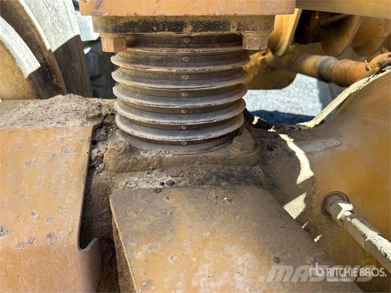 CAT 725 Zglobni demperji
