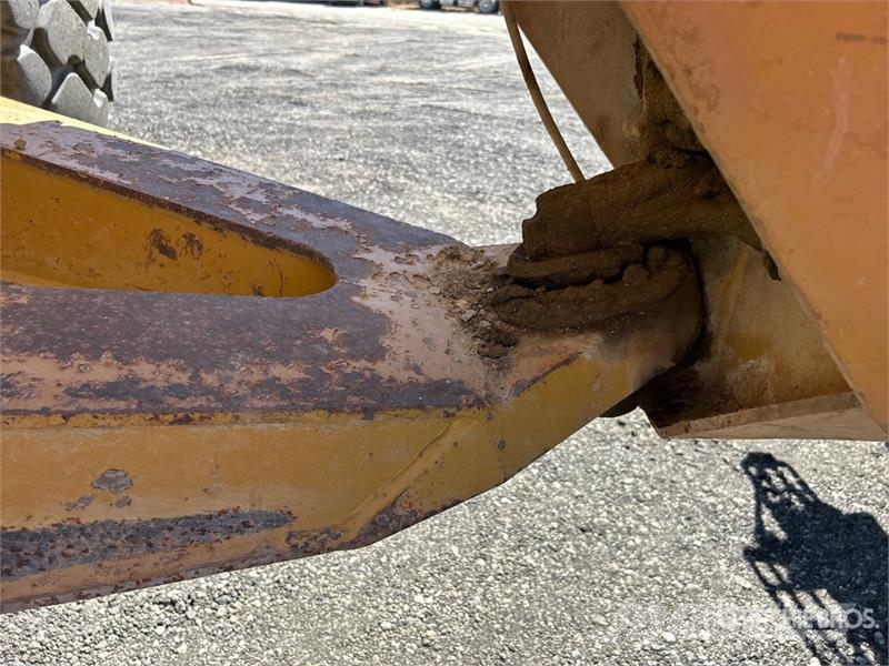 CAT 725 Zglobni demperji
