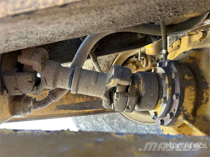 CAT 725 Zglobni demperji