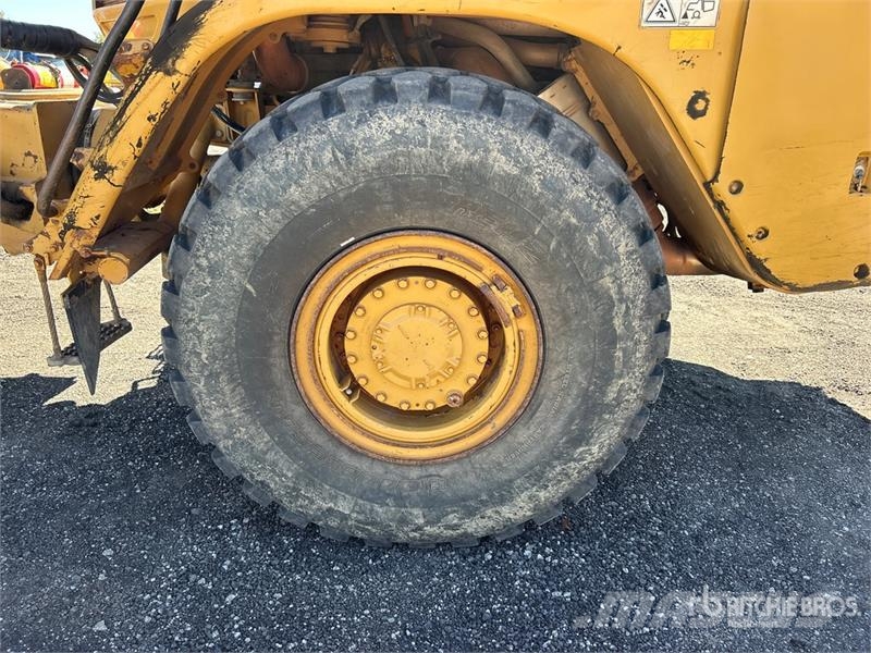 CAT 725 Zglobni demperji