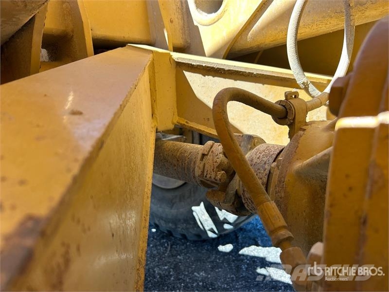 CAT 725 Zglobni demperji